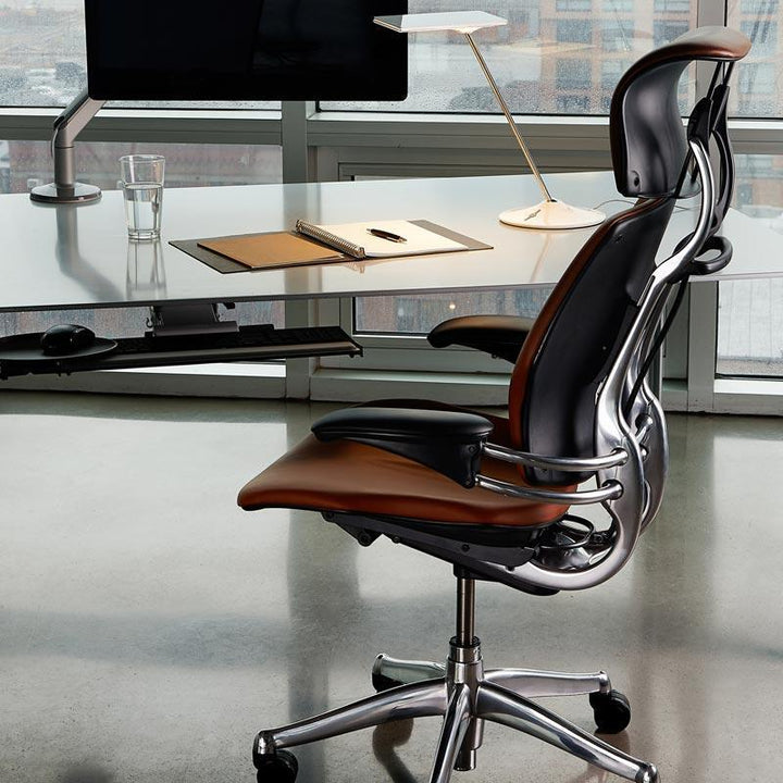 Humanscale Chair with Headrest Standard Duron Arms / Vellum Black / Standard Foam Seat Pan Humanscale Standard Freedom Headrest